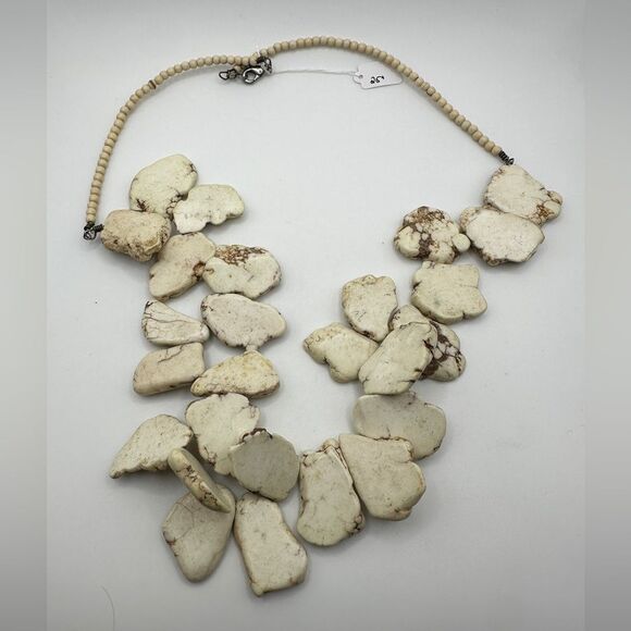 26" of all Howlite, statement necklace with silver tone hardware! - Picture 4 of 13